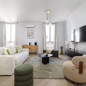 https://poetic-stay-champs-elysees.fr-paris.fr